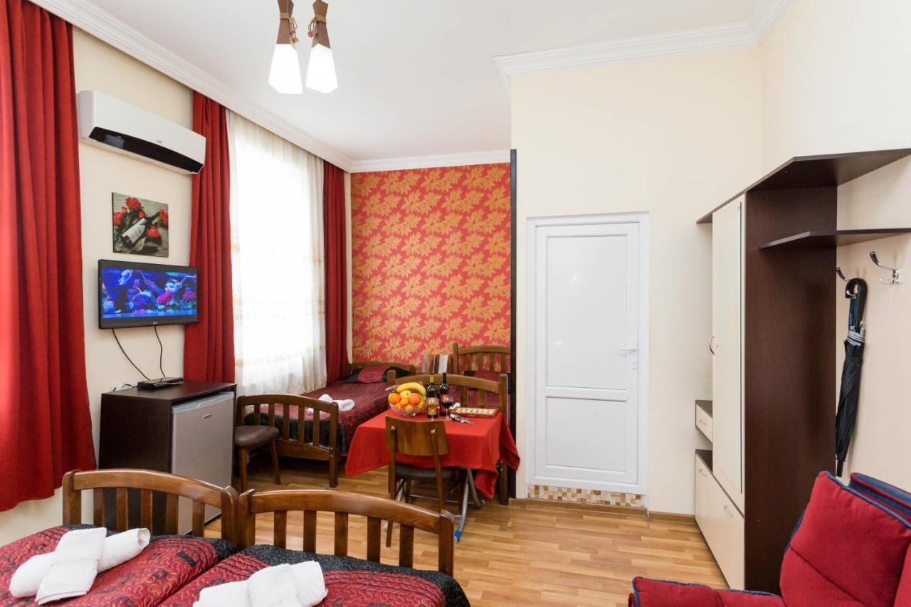 Gis Guest House Tbilisi Exterior photo